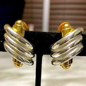 Erwin Pearl vintage clip on earrings 🔥